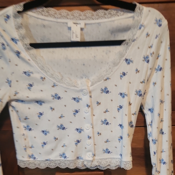 Forever 21 Fitted Crop Blouse in White and Blue - Picture 4 of 7
